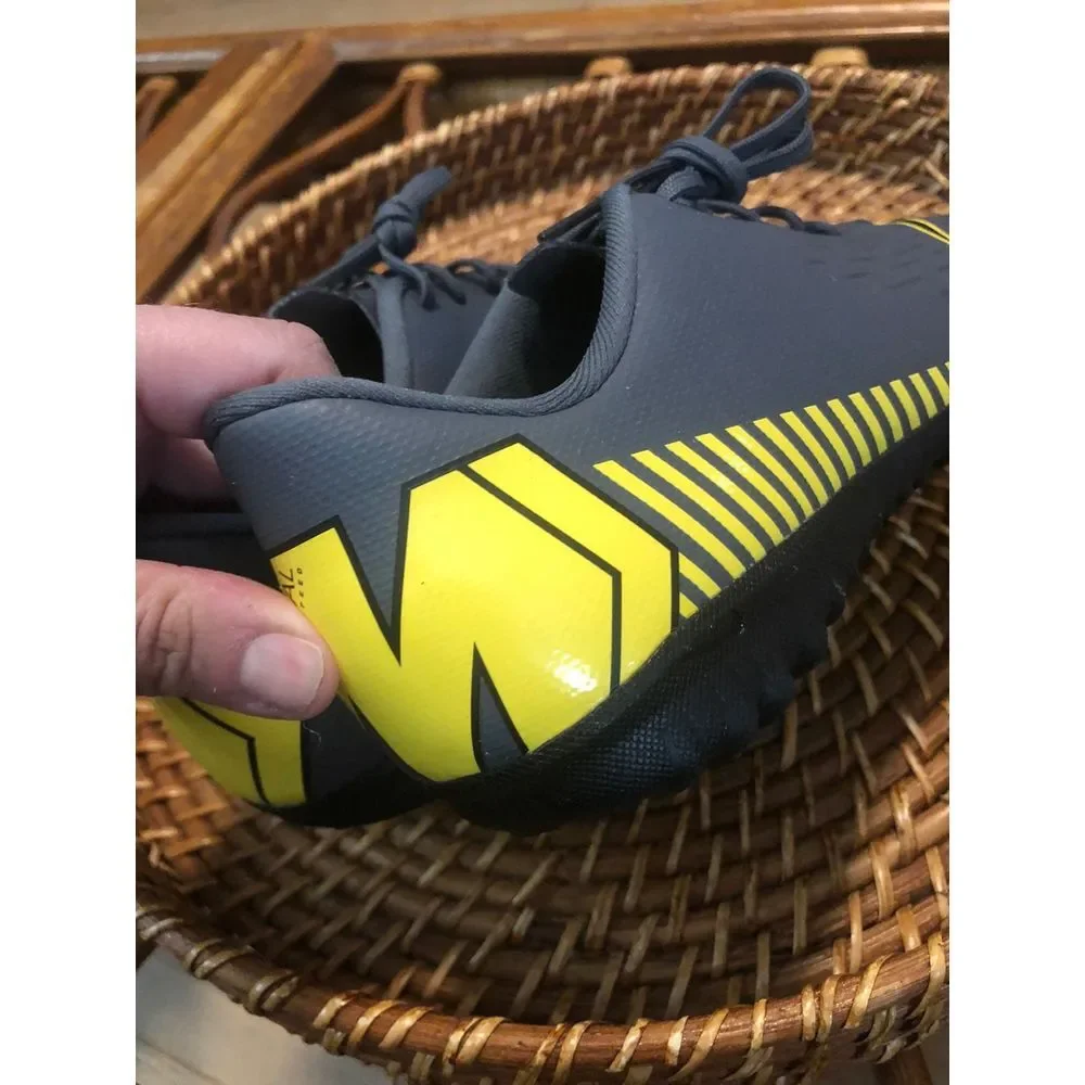 Nike Mercurial Vortex II Soccer size 5.5‎